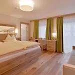 Hotel Garni Tirolerhof 3*