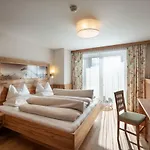 Garni Tirolerhof Hotel 3*